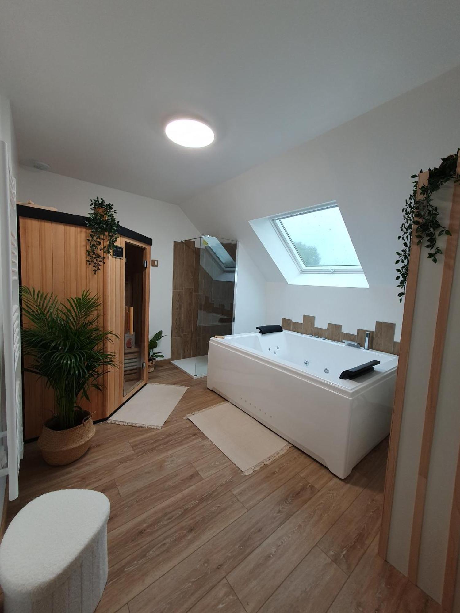 Au Domaine Du Bois Joubert Bed & Breakfast Luzillé Eksteriør bilde